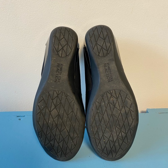 🎉5/$30 - Black patent lifted flats - Picture 4 of 7